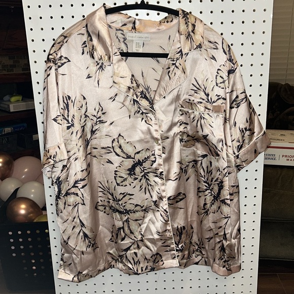 House of Harlow - Hawaiian Floral Pajama Set short sleeves and shorts Size 2x - Picture 2 of 9